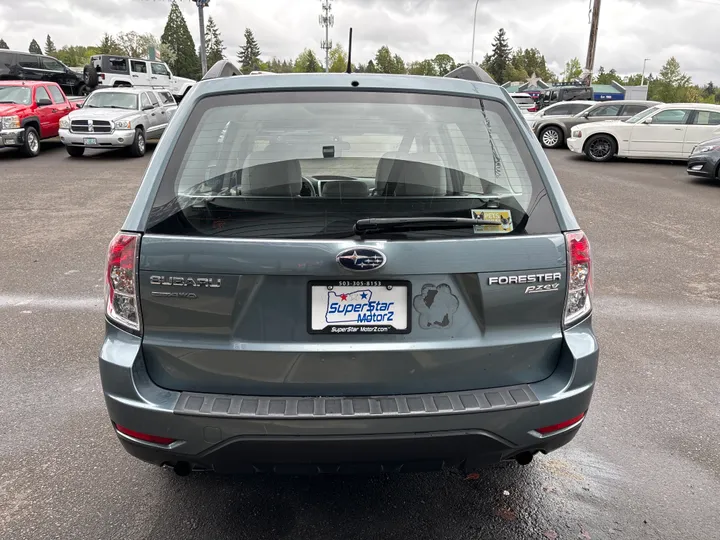 BLUE, 2013 SUBARU FORESTER Image 6