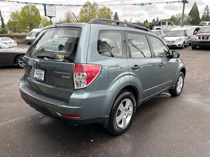 BLUE, 2013 SUBARU FORESTER Image 7