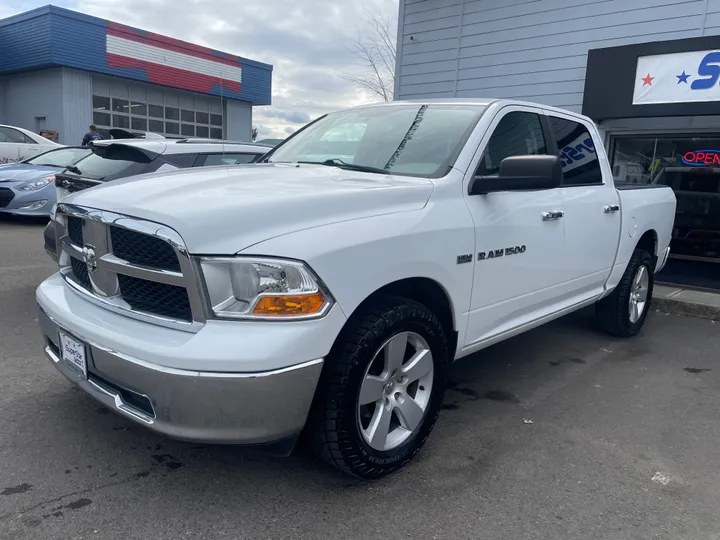 WHITE, 2011 RAM 1500 CREW CAB Image 3