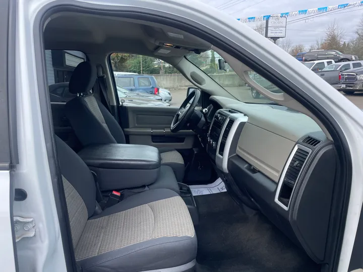 WHITE, 2011 RAM 1500 CREW CAB Image 19