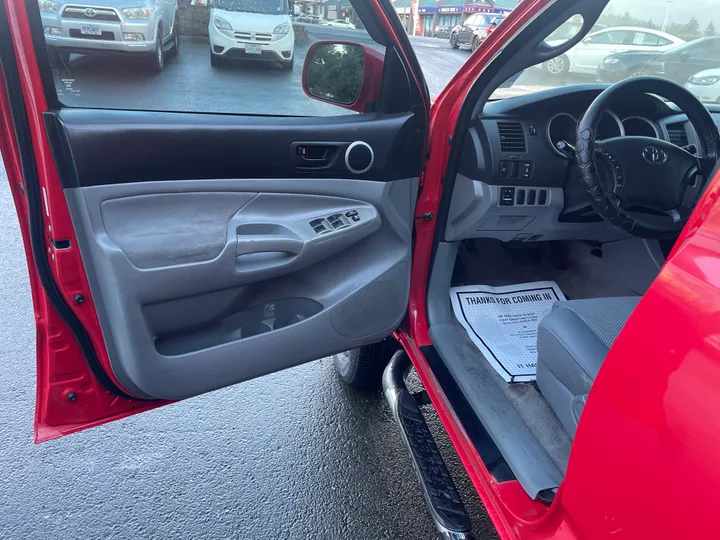 RED, 2007 TOYOTA TACOMA DOUBLE CAB Image 10