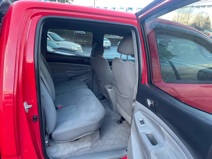 RED, 2007 TOYOTA TACOMA DOUBLE CAB Image 16