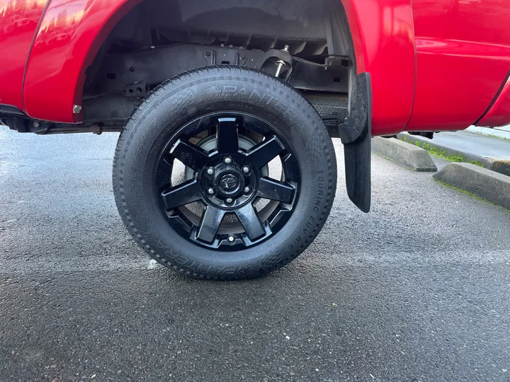 RED, 2007 TOYOTA TACOMA DOUBLE CAB Image 24