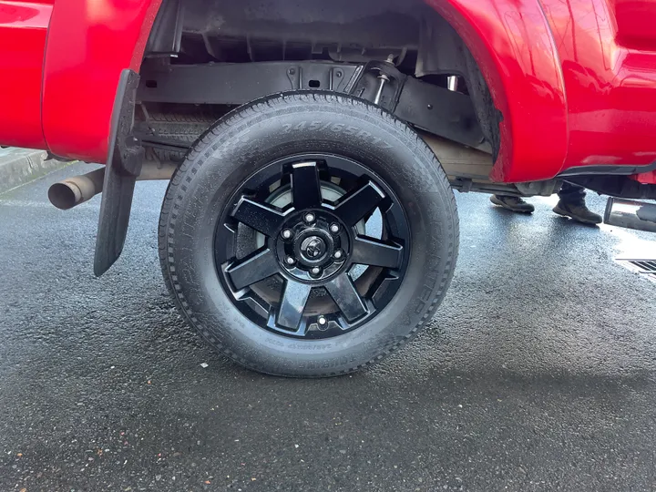 RED, 2007 TOYOTA TACOMA DOUBLE CAB Image 25