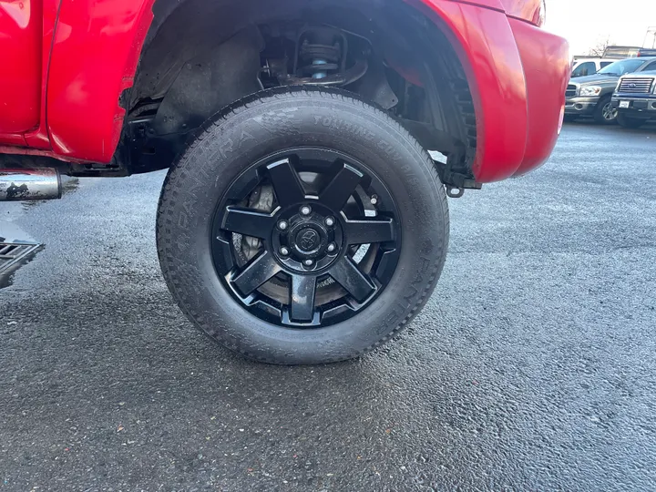 RED, 2007 TOYOTA TACOMA DOUBLE CAB Image 26