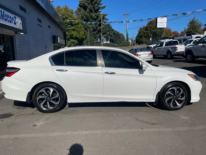 WHITE, 2016 HONDA ACCORD Image 8