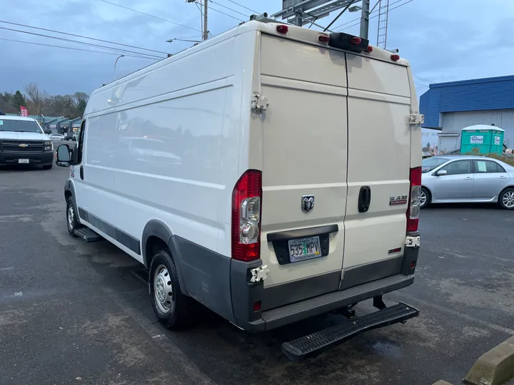 WHITE, 2016 RAM PROMASTER CARGO VAN Image 5