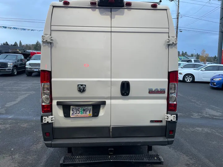 WHITE, 2016 RAM PROMASTER CARGO VAN Image 6