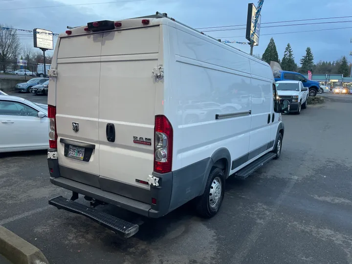 WHITE, 2016 RAM PROMASTER CARGO VAN Image 7