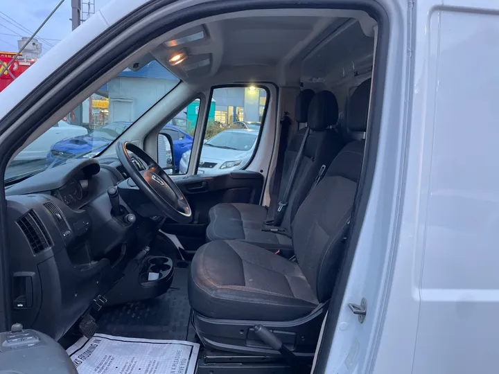 WHITE, 2016 RAM PROMASTER CARGO VAN Image 11