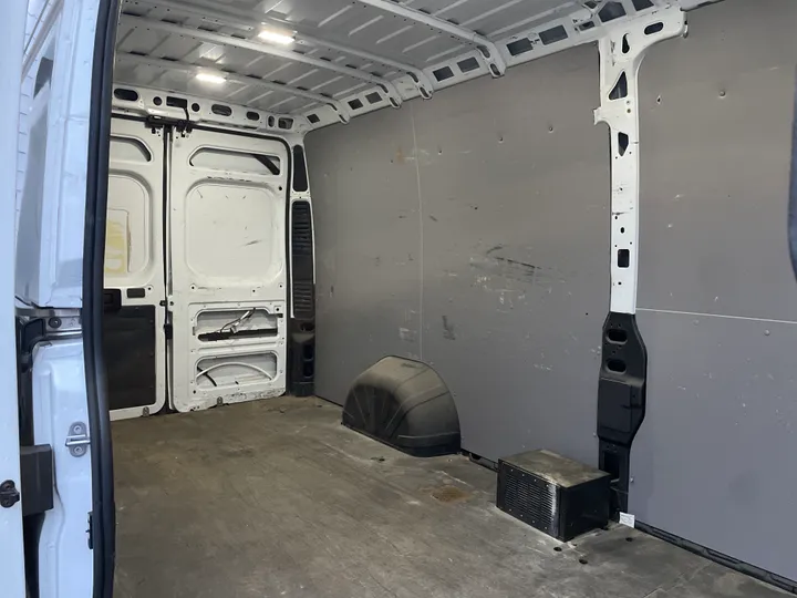 WHITE, 2016 RAM PROMASTER CARGO VAN Image 15