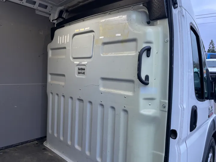 WHITE, 2016 RAM PROMASTER CARGO VAN Image 16