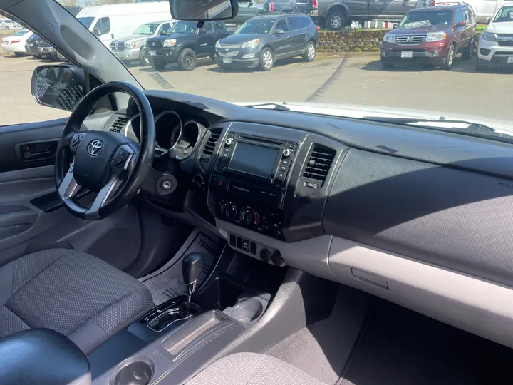 WHITE, 2015 TOYOTA TACOMA ACCESS CAB Image 16