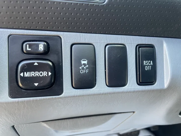 WHITE, 2015 TOYOTA TACOMA ACCESS CAB Image 17