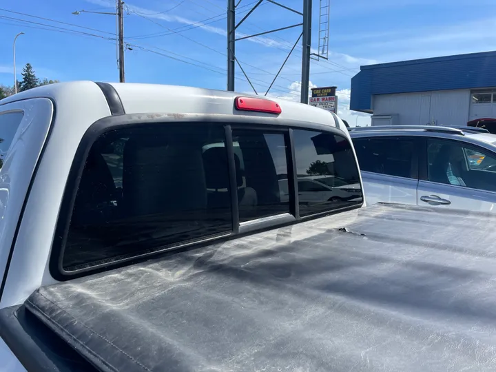 WHITE, 2015 TOYOTA TACOMA ACCESS CAB Image 23