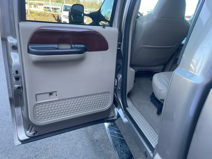 BEIGE, 2006 FORD F250 SUPER DUTY CREW CAB Image 13