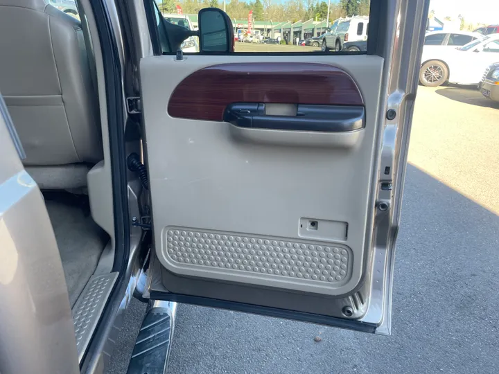 BEIGE, 2006 FORD F250 SUPER DUTY CREW CAB Image 16