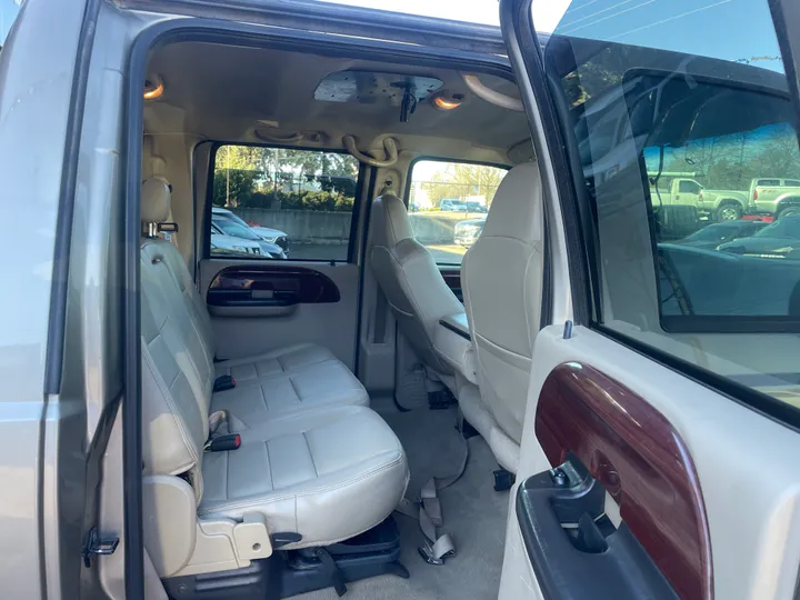 BEIGE, 2006 FORD F250 SUPER DUTY CREW CAB Image 17