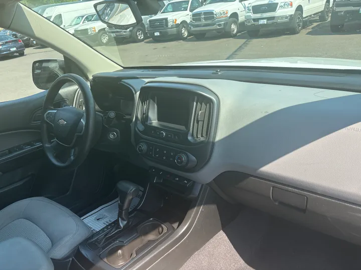 WHITE, 2020 CHEVROLET COLORADO CREW CAB Image 20