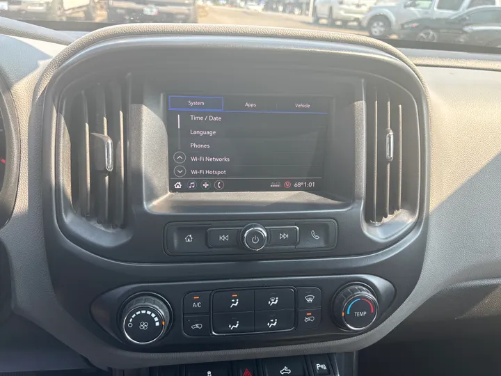 WHITE, 2020 CHEVROLET COLORADO CREW CAB Image 22