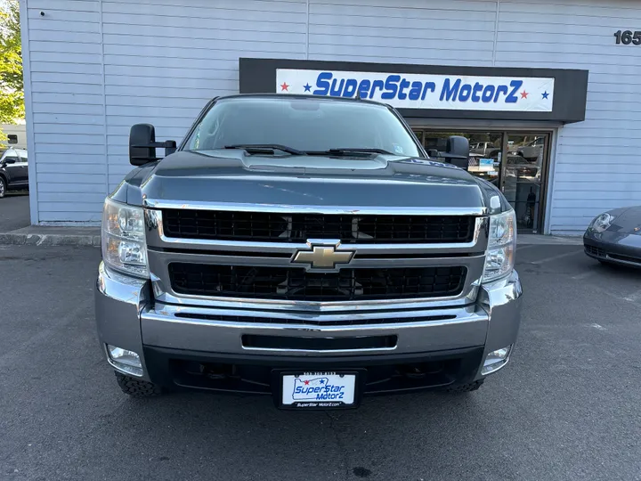 BLUE, 2008 CHEVROLET SILVERADO 2500 HD CREW CAB Image 2