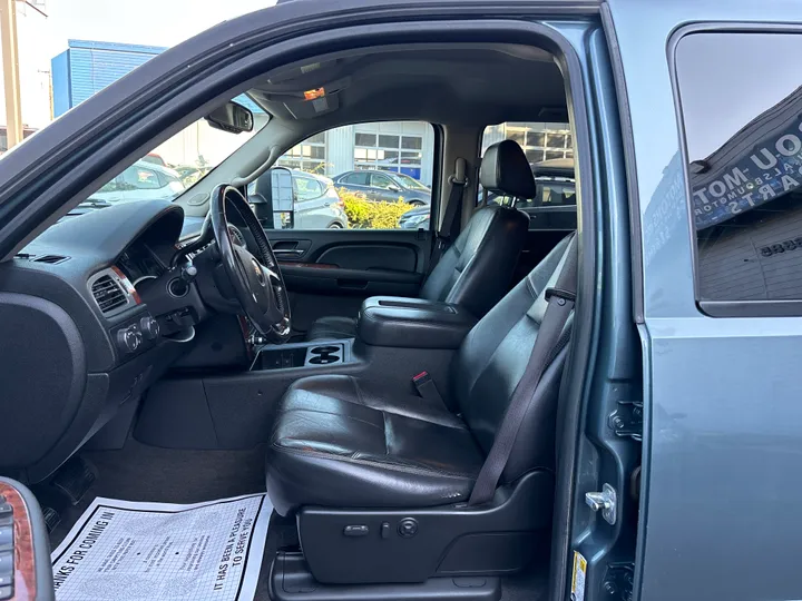 BLUE, 2008 CHEVROLET SILVERADO 2500 HD CREW CAB Image 12