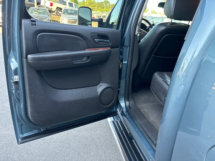 BLUE, 2008 CHEVROLET SILVERADO 2500 HD CREW CAB Image 15