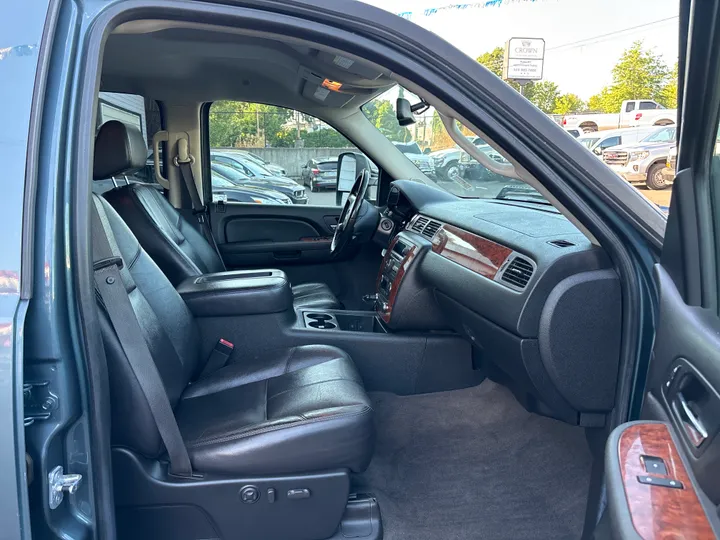 BLUE, 2008 CHEVROLET SILVERADO 2500 HD CREW CAB Image 21