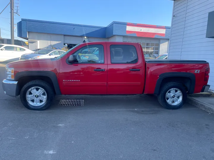 RED, 2013 CHEVROLET SILVERADO 1500 CREW CAB Image 4