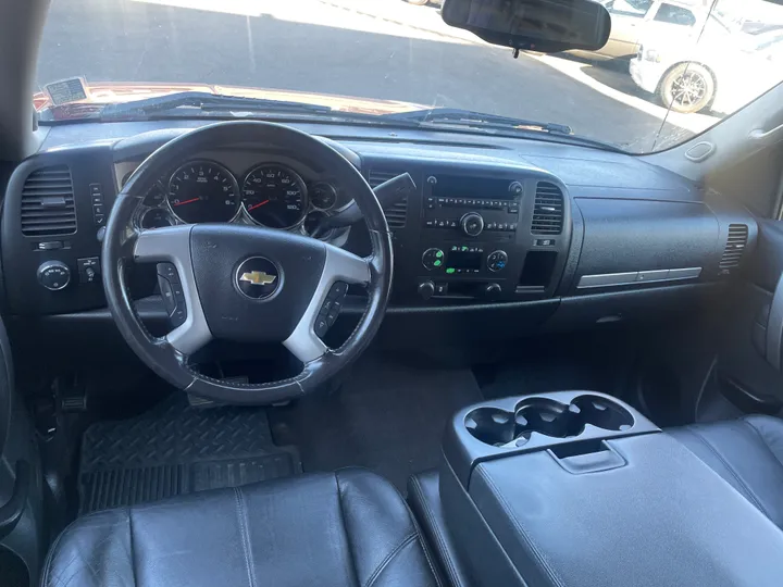 RED, 2013 CHEVROLET SILVERADO 1500 CREW CAB Image 13