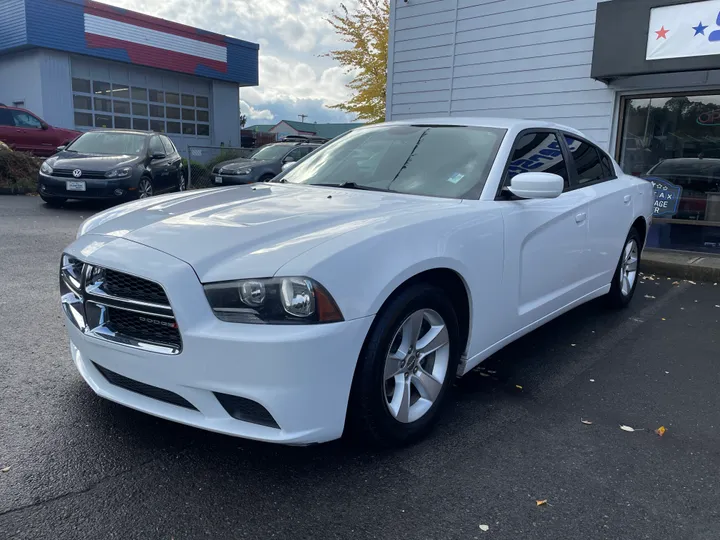 WHITE, 2013 DODGE CHARGER Image 3