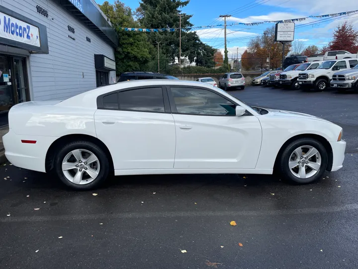 WHITE, 2013 DODGE CHARGER Image 5