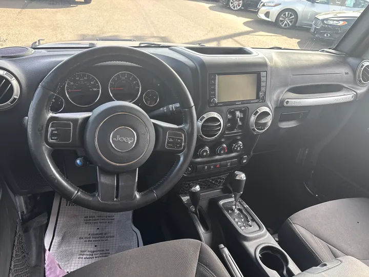 SILVER, 2018 JEEP WRANGLER UNLIMITED Image 13