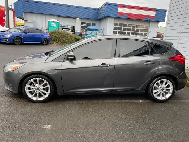GRAY, 2016 FORD FOCUS Image 4