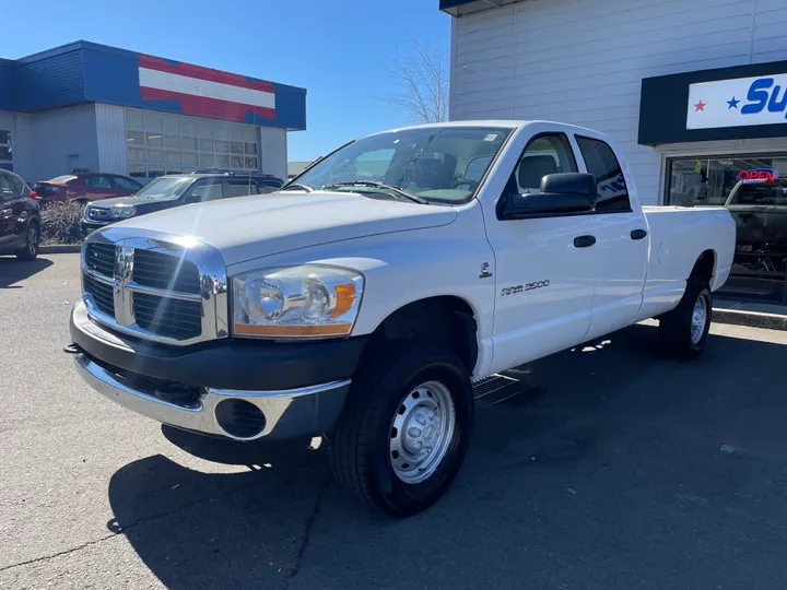 WHITE, 2006 DODGE RAM 3500 QUAD CAB Image 3