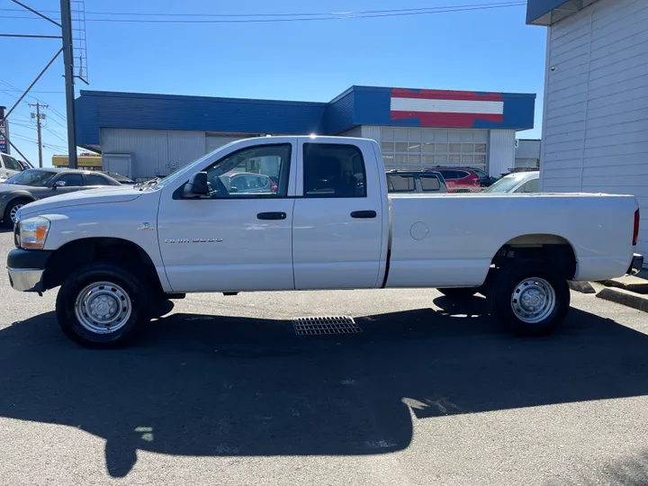 WHITE, 2006 DODGE RAM 3500 QUAD CAB Image 4