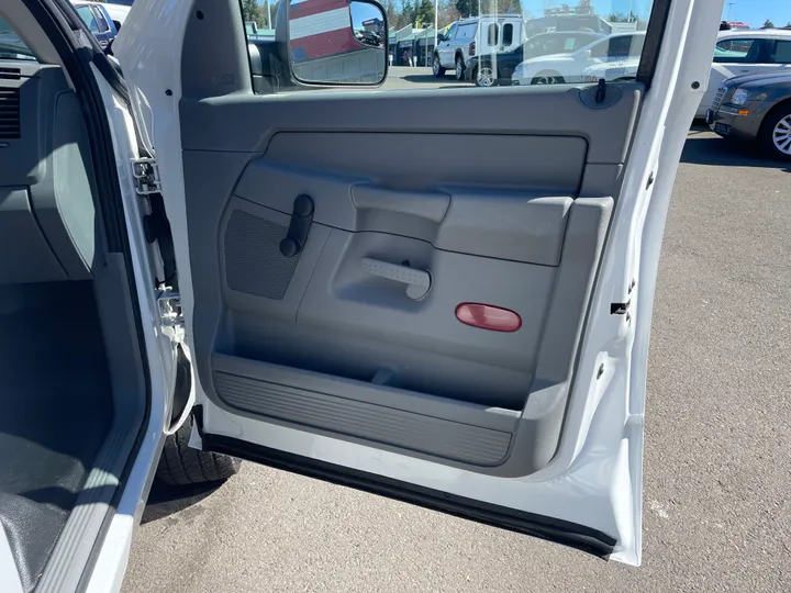 WHITE, 2006 DODGE RAM 3500 QUAD CAB Image 18