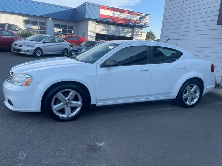 WHITE, 2013 DODGE AVENGER Image 4