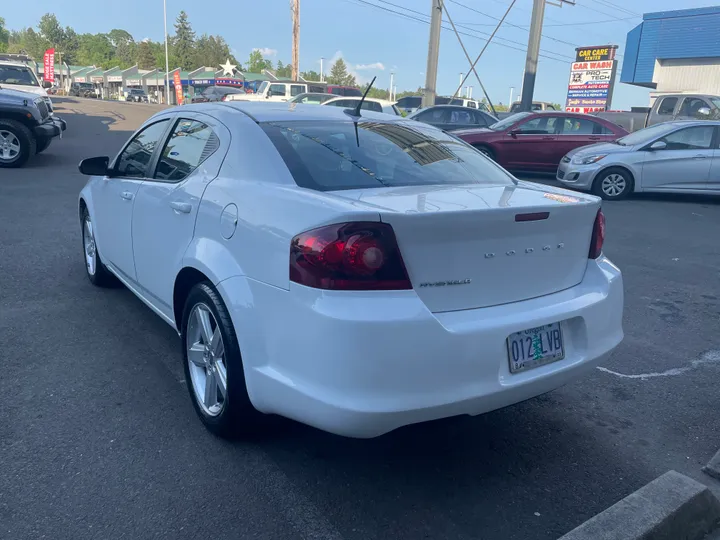 WHITE, 2013 DODGE AVENGER Image 5