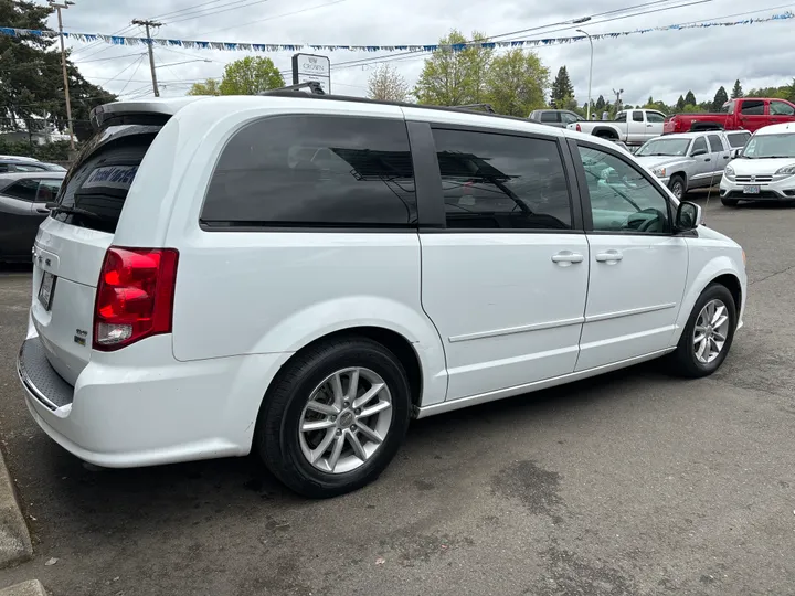 WHITE, 2016 DODGE GRAND CARAVAN PASSENGER Image 8