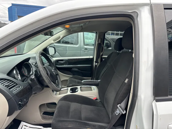 WHITE, 2016 DODGE GRAND CARAVAN PASSENGER Image 10