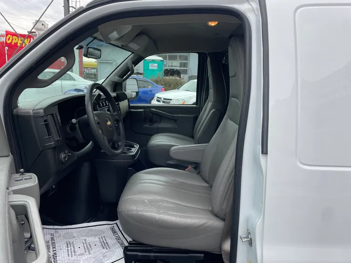 WHITE, 2021 CHEVROLET EXPRESS 2500 CARGO Image 10