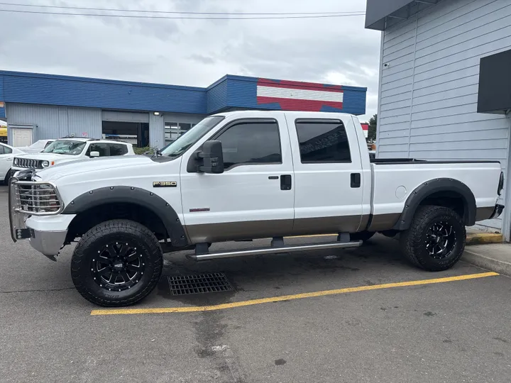 WHITE, 2005 FORD F350 Image 4