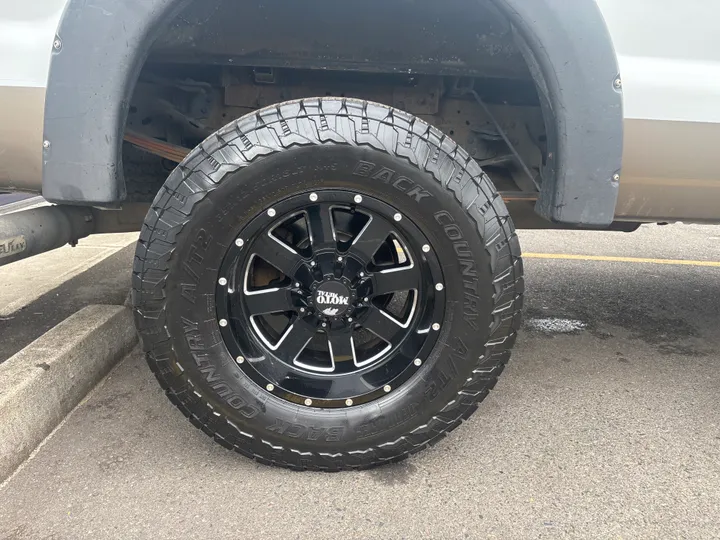 WHITE, 2005 FORD F350 Image 28