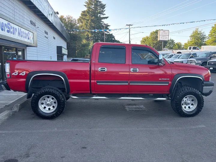 RED, 2005 CHEVROLET SILVERADO 2500 HD CREW CAB Image 8