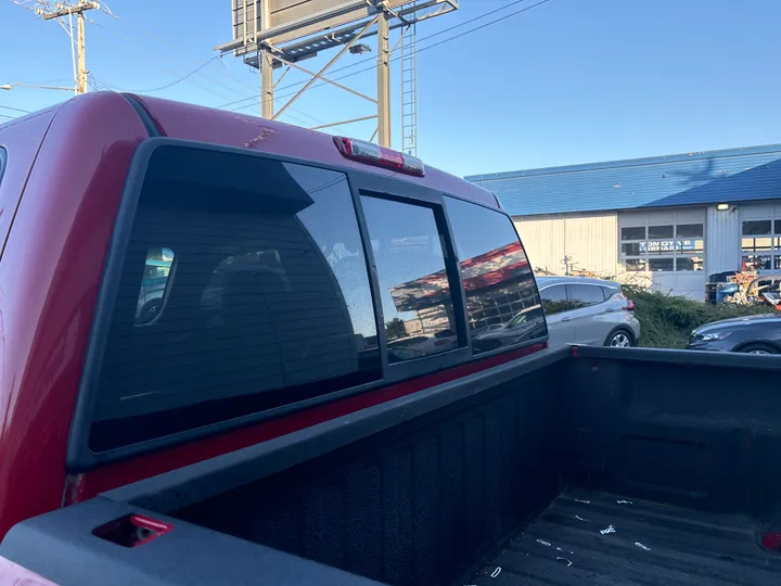 RED, 2005 CHEVROLET SILVERADO 2500 HD CREW CAB Image 9