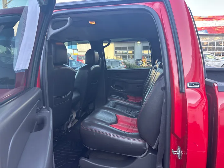 RED, 2005 CHEVROLET SILVERADO 2500 HD CREW CAB Image 14