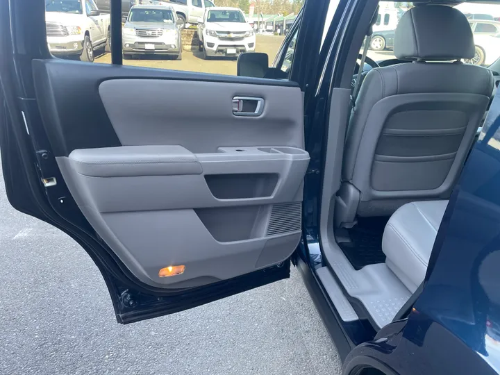 BLUE, 2011 HONDA PILOT Image 15