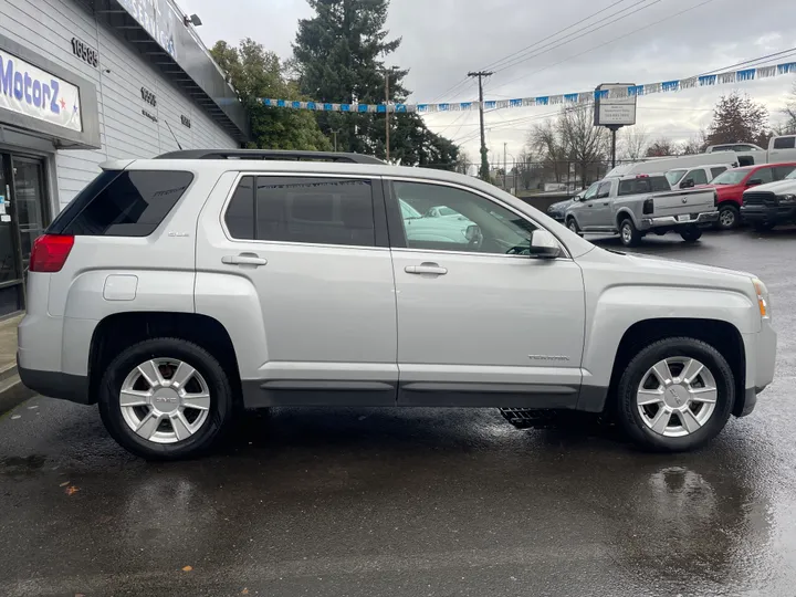 SILVER, 2013 GMC TERRAIN Image 8