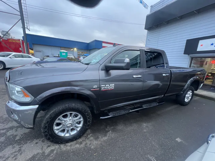 GRAY, 2014 RAM 3500 CREW CAB Image 4